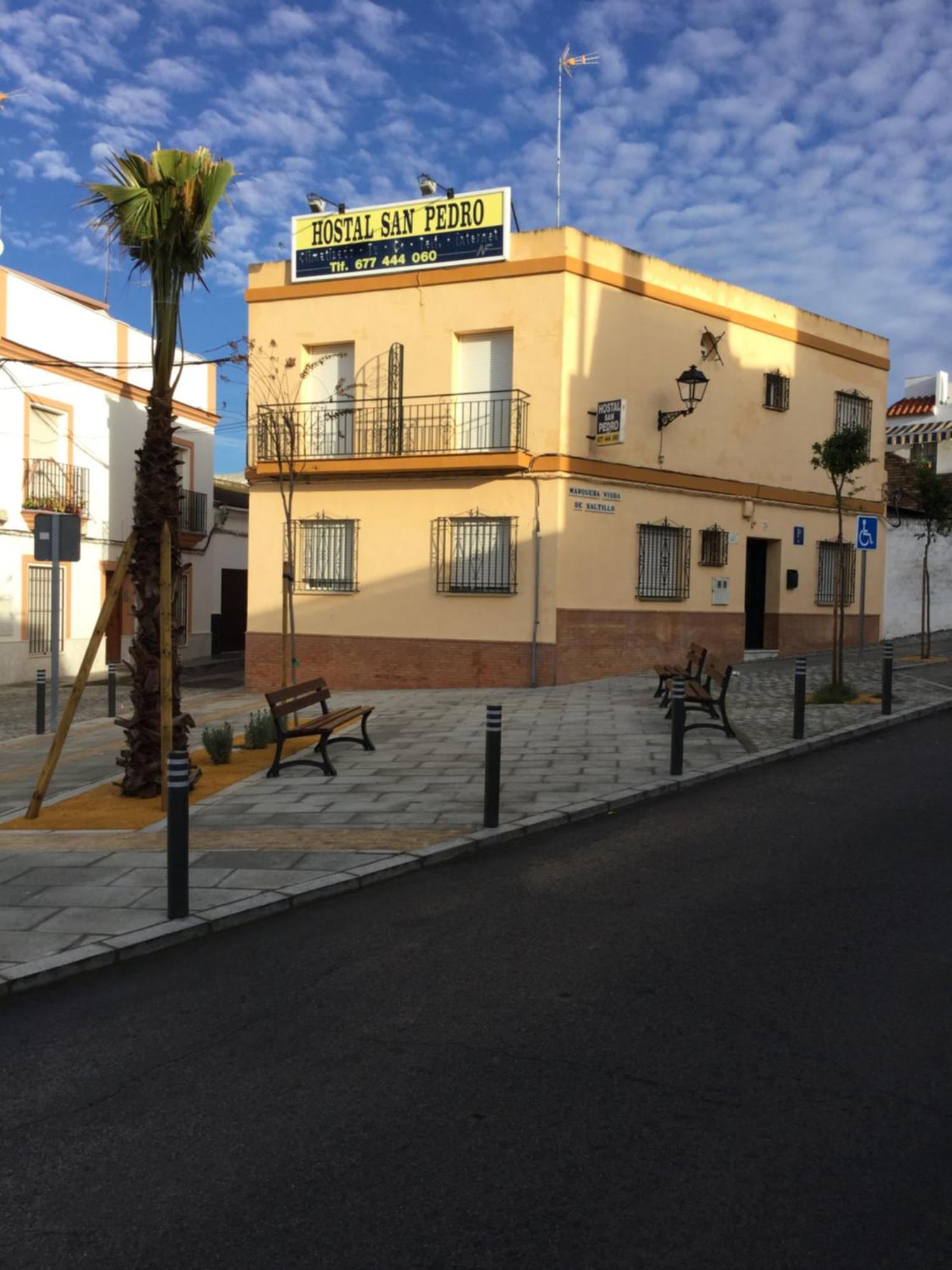 Hostal San Pedro Sanlucar la Mayor Ngoại thất bức ảnh