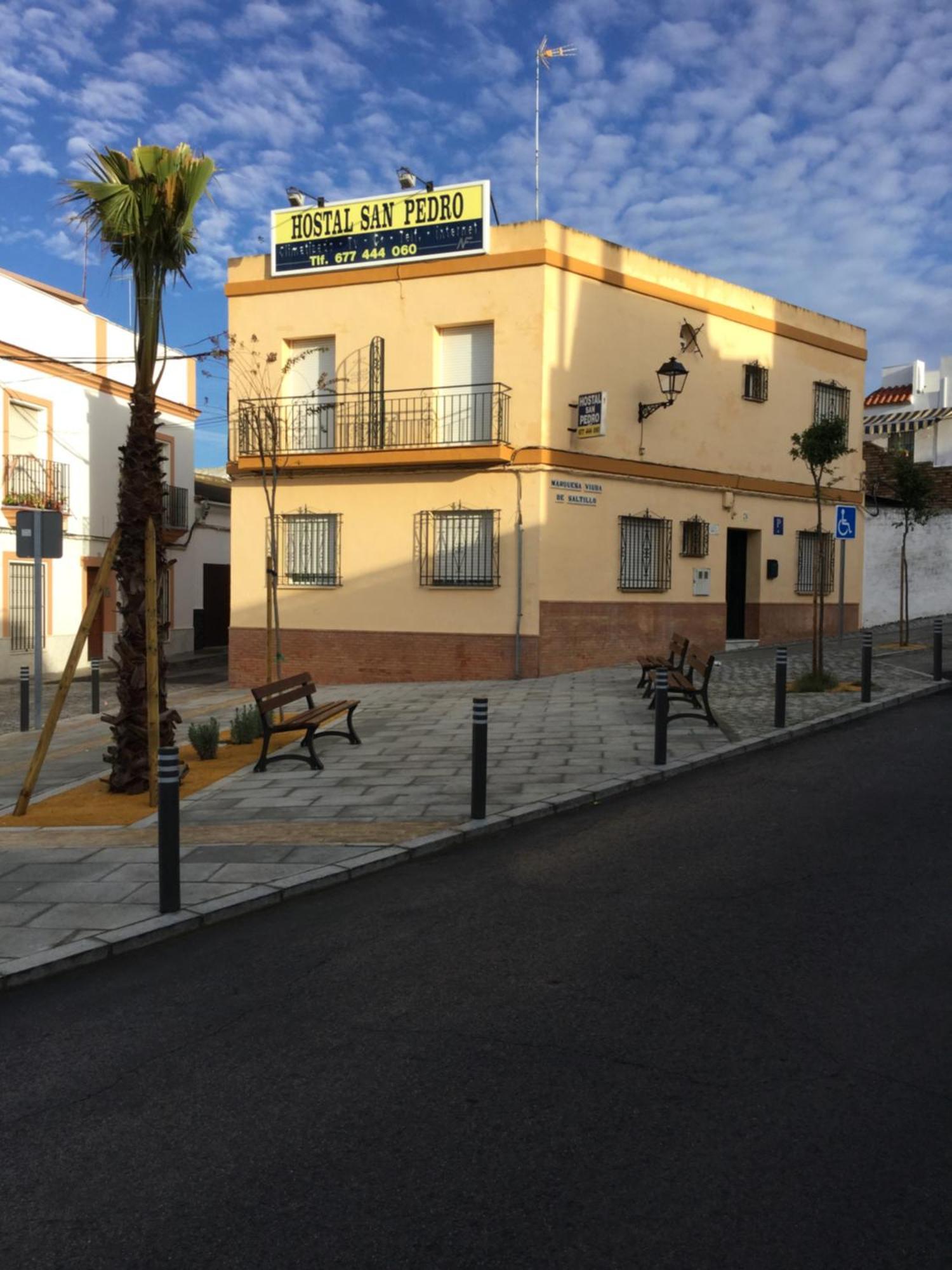 Hostal San Pedro Sanlucar la Mayor Ngoại thất bức ảnh